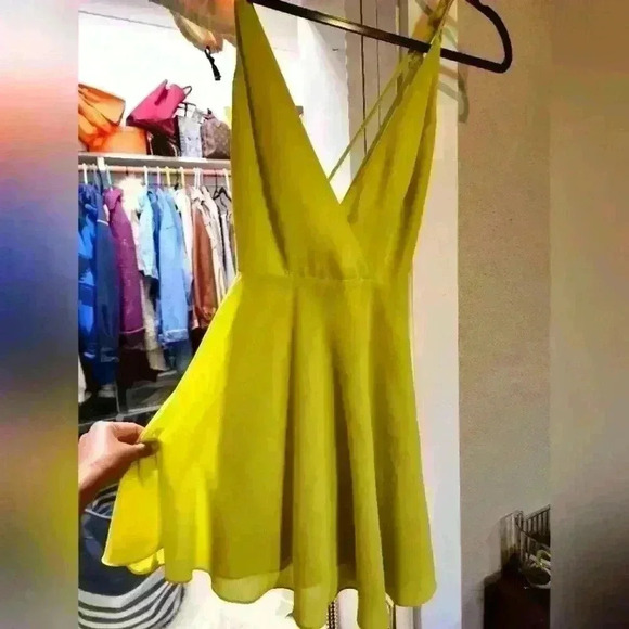 Beautiful Yellow green Dress - Picture 2 of 3